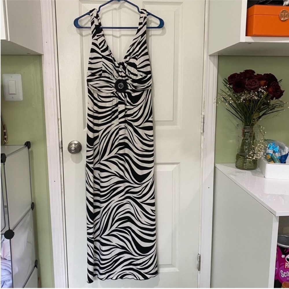 - Enfocus Studio Zebra Maxi Dress Size 8
